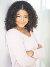 Kayla Hutton fotoğrafı