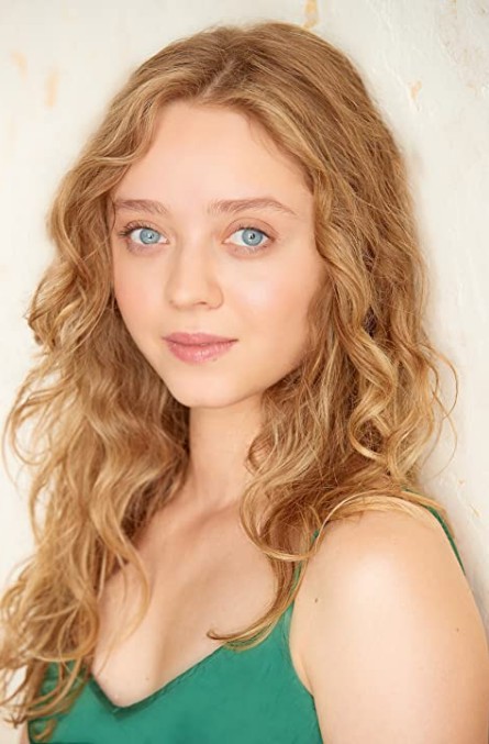 Madeleine Arthur Fotoğrafı