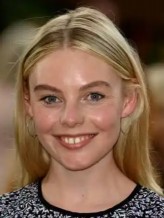 Nell Hudson fotoğrafı