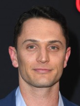 Colin Woodell fotoğrafı