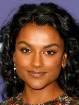 Simone Ashley fotoğrafı