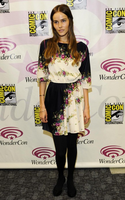 Isabel Lucas Fotoğrafı