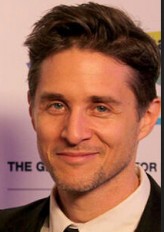 Yuri Lowenthal fotoğrafı