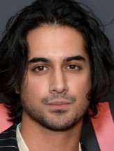 Avan Jogia fotoğrafı