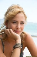Nora Arnezeder Fotoğrafı