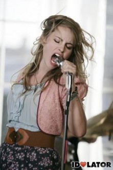 Bridgit Mendler fotoğrafı