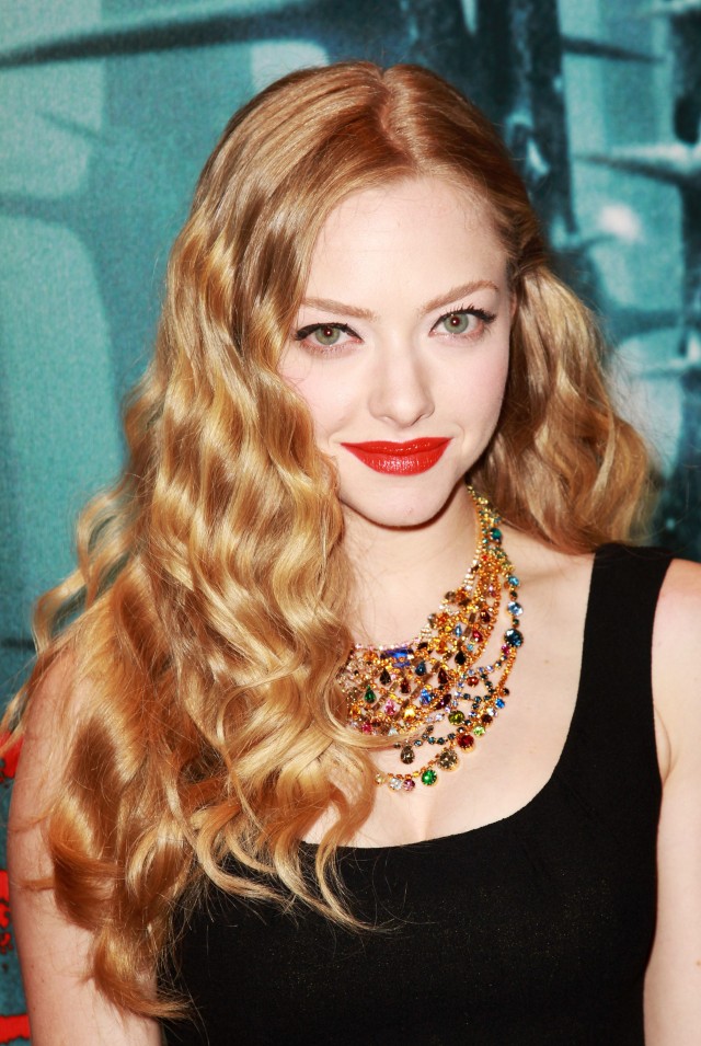 Kız ve Kurt Fotoğrafı