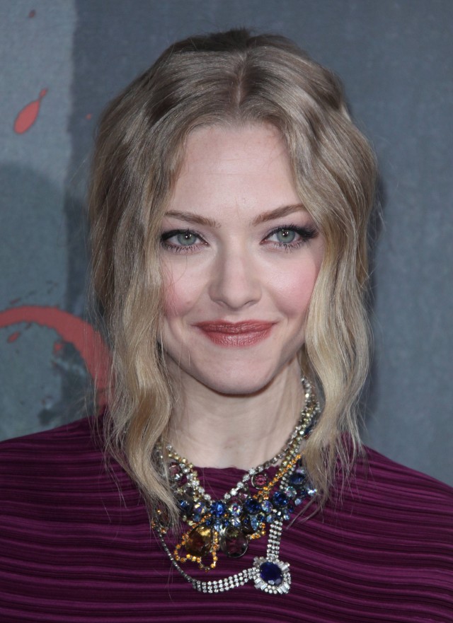 Kız ve Kurt Fotoğrafı