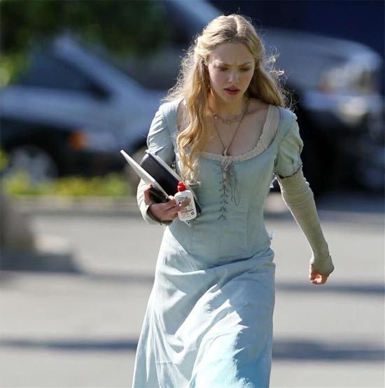 Kız ve Kurt Fotoğrafı