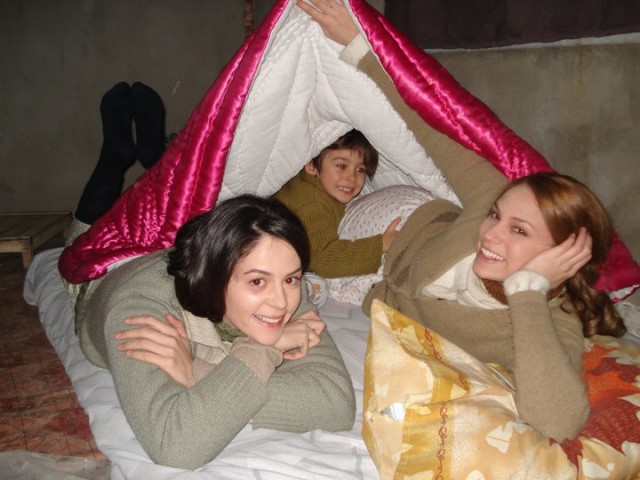 Öyle Bir Geçer Zaman Ki Fotoğrafı