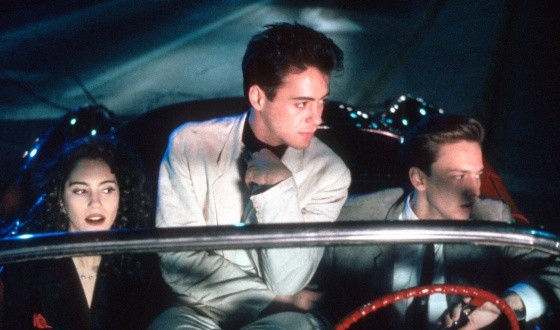 Less Than Zero Fotoğrafları 1