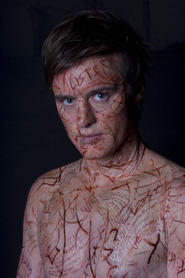 Clive Barker'dan Kan Kitabı Fotoğrafı