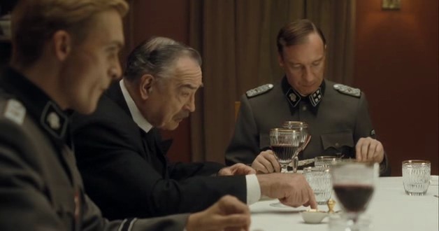 Çizgili Pijamalı Çocuk Fotoğrafı