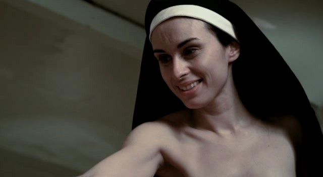 Nude Nuns With Big Guns fotoğrafı