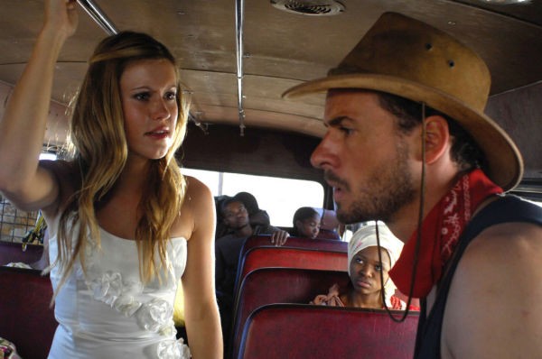 Im Brautkleid Durch Afrika Fotoğrafı