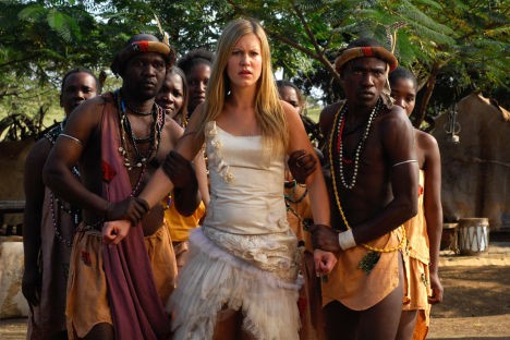 Im Brautkleid Durch Afrika Fotoğrafı