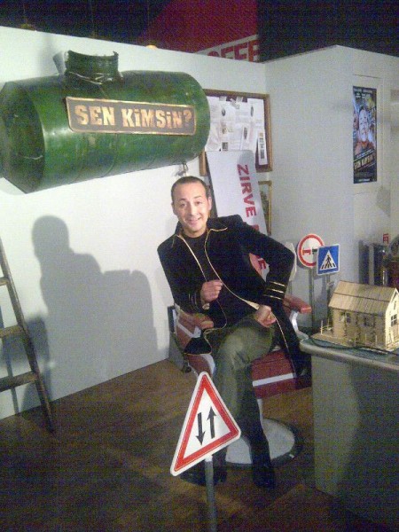 Sen Kimsin? Fotoğrafı