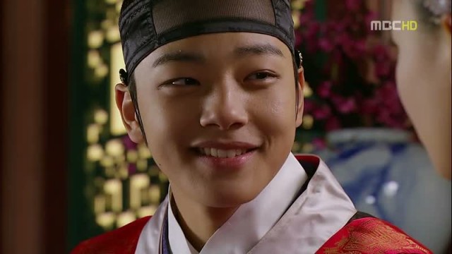 The Moon That Embraces the Sun Fotoğrafı