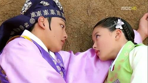 The Moon That Embraces the Sun Fotoğrafları 23