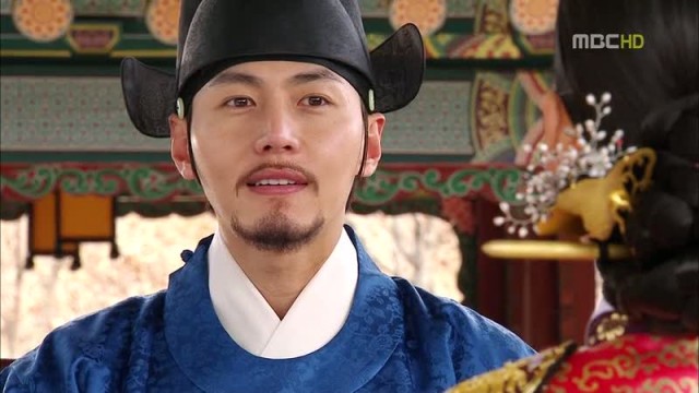 The Moon That Embraces the Sun Fotoğrafı