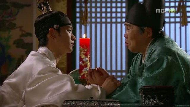The Moon That Embraces the Sun fotoğrafı