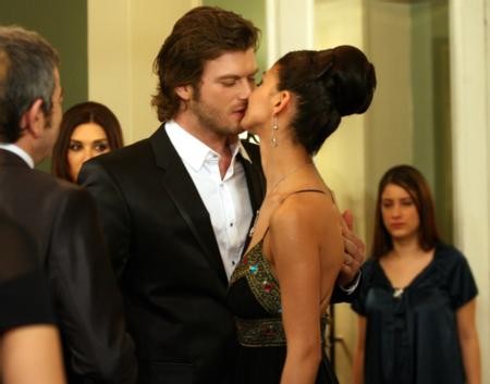 Aşk-ı Memnu Fotoğrafı