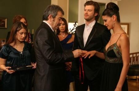 Aşk-ı Memnu Fotoğrafı