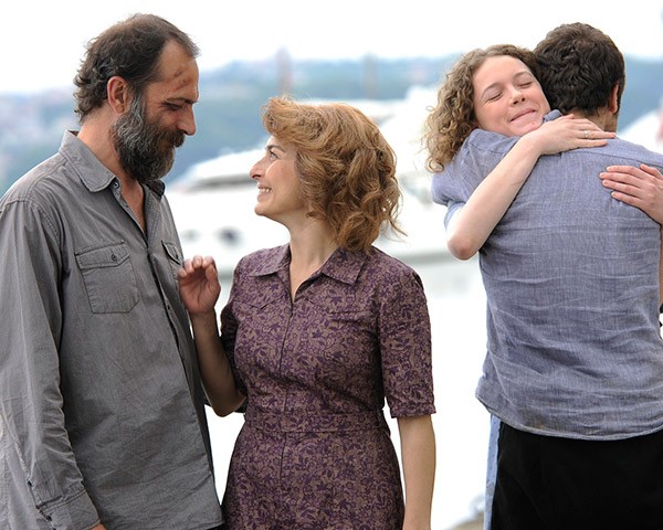 Öyle Bir Geçer Zaman Ki Fotoğrafı