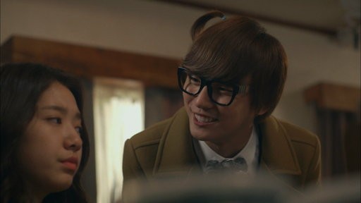 Flower Boy Next Door Fotoğrafı