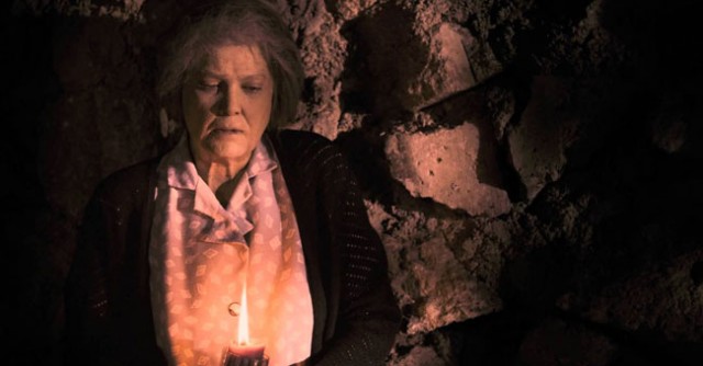 Araftaki Ev Fotoğrafı