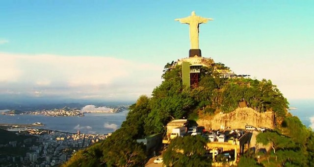 Falcon Rising Fotoğrafı