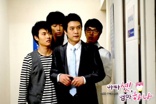 Bir Anne Üç Baba Fotoğrafı