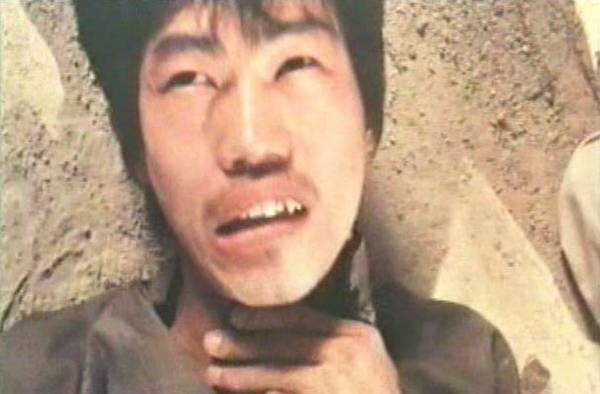 Fist To Fist Fotoğrafı