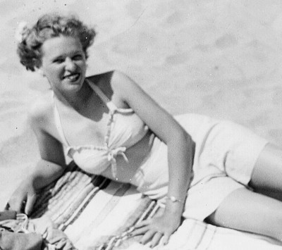 A Bathing Beauty fotoğrafı